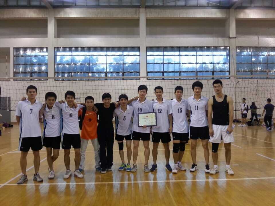  女篮姑娘们勇夺联赛冠军创佳绩