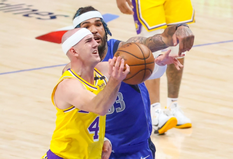  夏季联赛火热进行，新秀表现抢眼