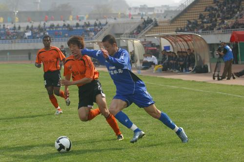  边路快马突破，单骑闯关上演帽子戏法