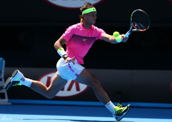  纳达尔伤愈复出首秀告捷展现王者风范