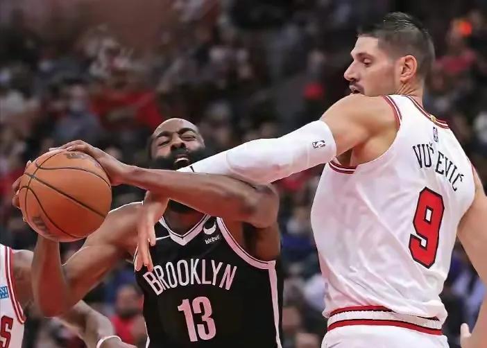  杜兰特关键球命中篮网险胜公牛