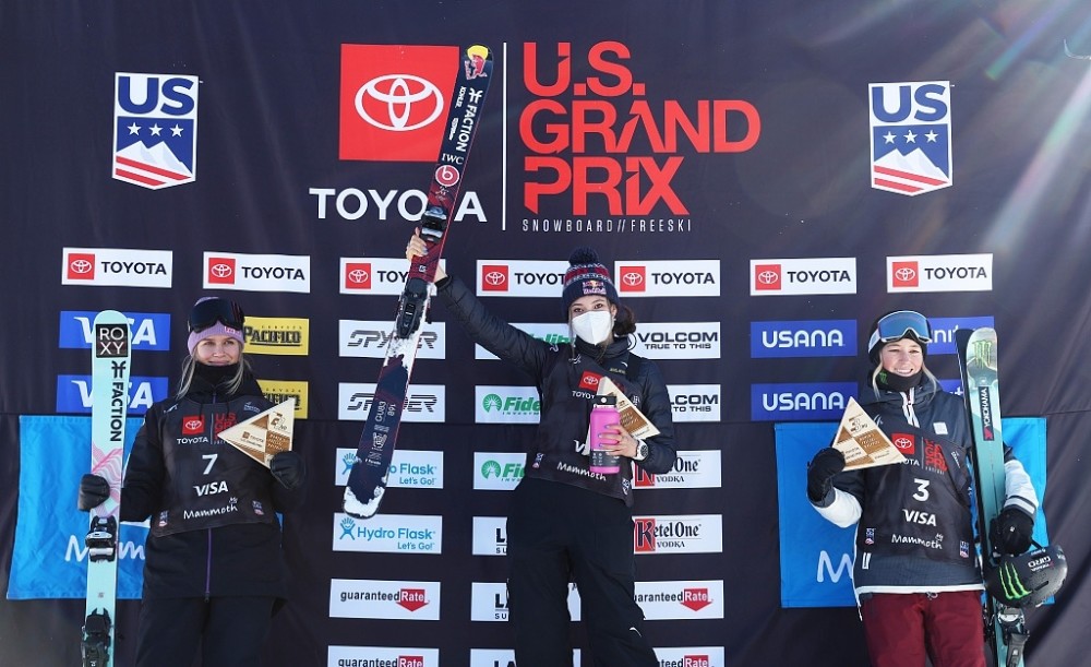  电竞新秀锋芒毕露斩获赛季首冠