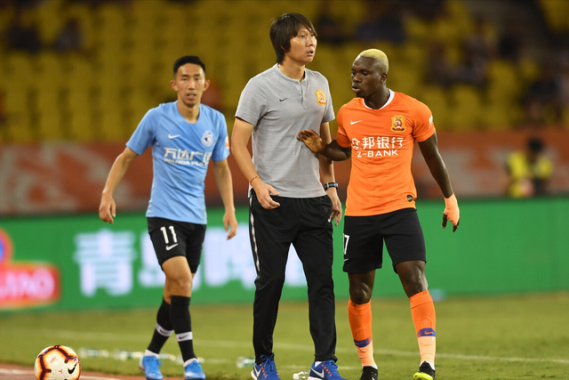  足坛名帅执教新政，战术革新引领潮流  