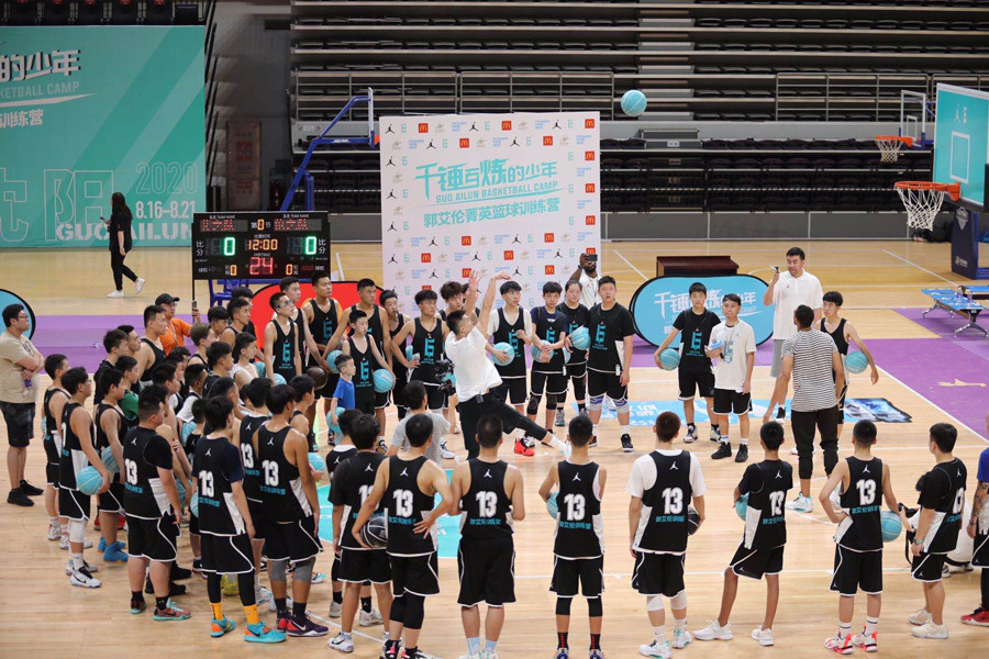  青少年篮球训练营，百名新苗开启特训