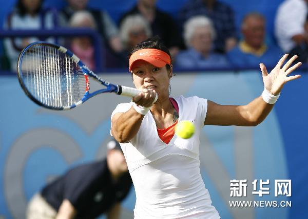  埃文斯草地驰骋，伊斯特本赛击败名将折桂