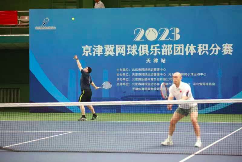  高校网球联赛激战正酣，学霸选手兼顾学业训练