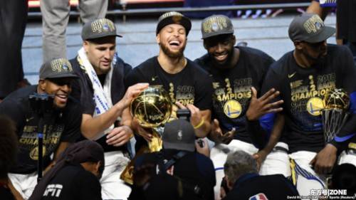  传奇球星退役赛，万人空巷致敬经典